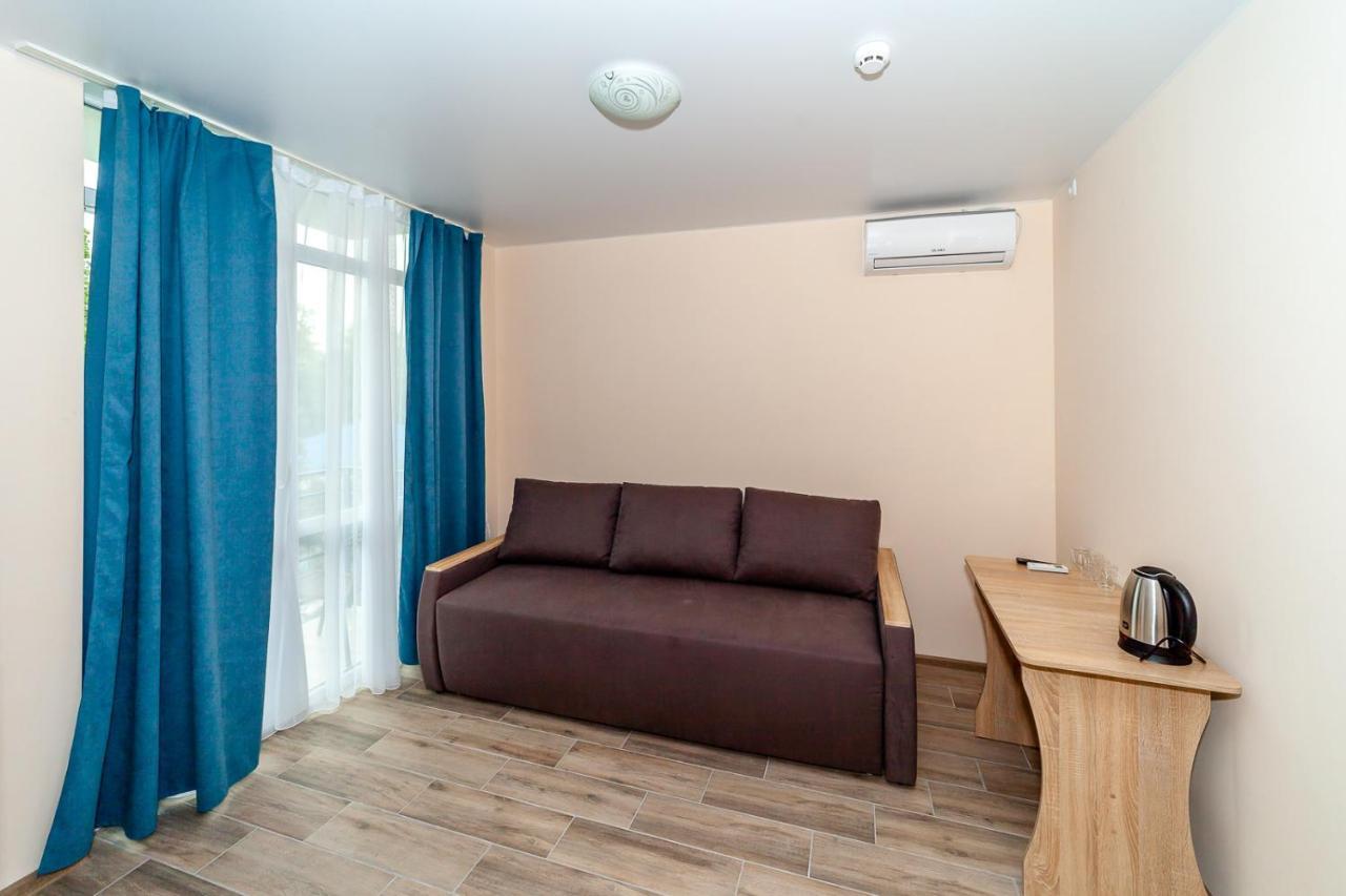 Dolce Vita Resort Hotel Zaliznyy Port Ngoại thất bức ảnh