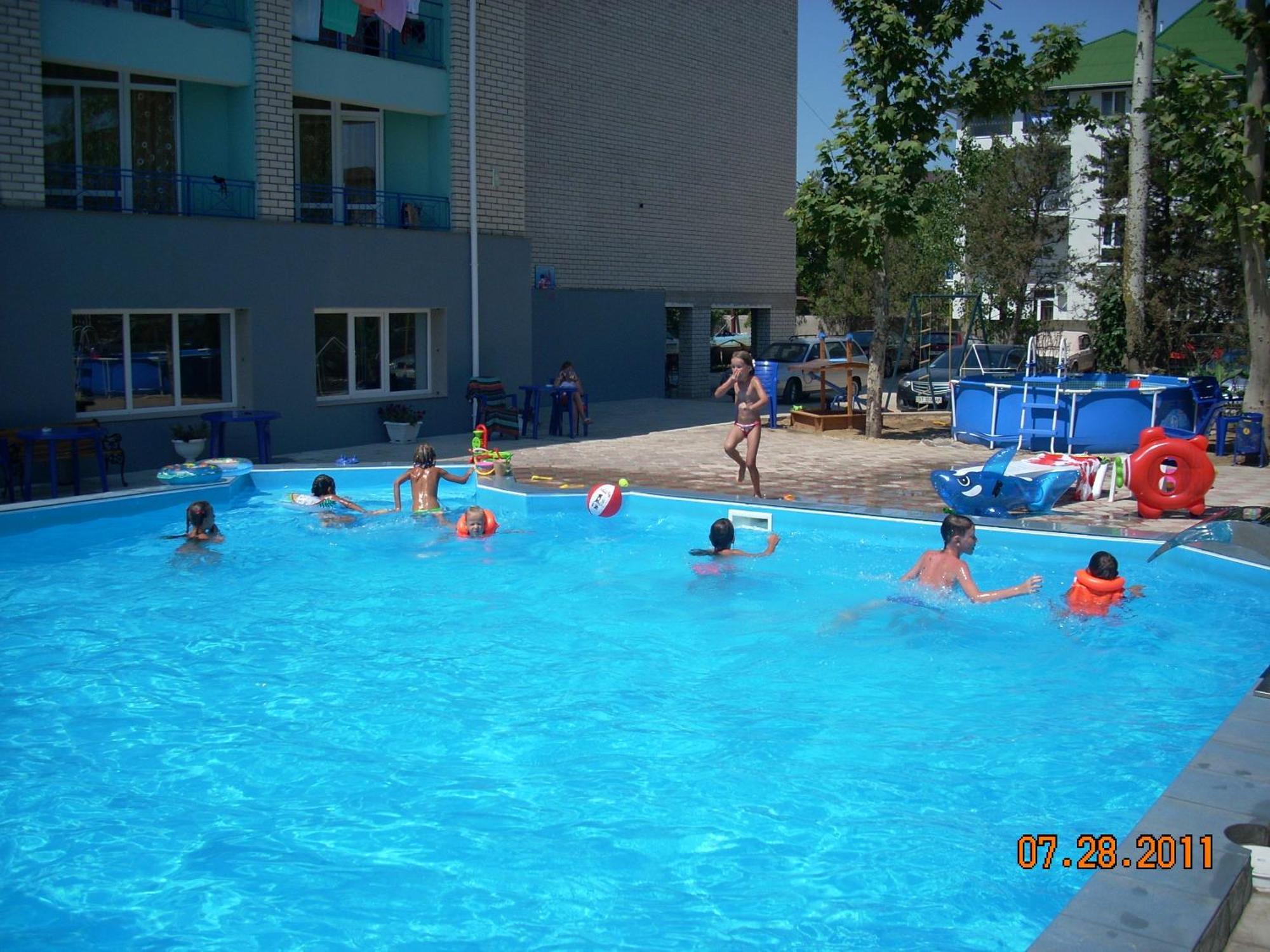 Dolce Vita Resort Hotel Zaliznyy Port Ngoại thất bức ảnh