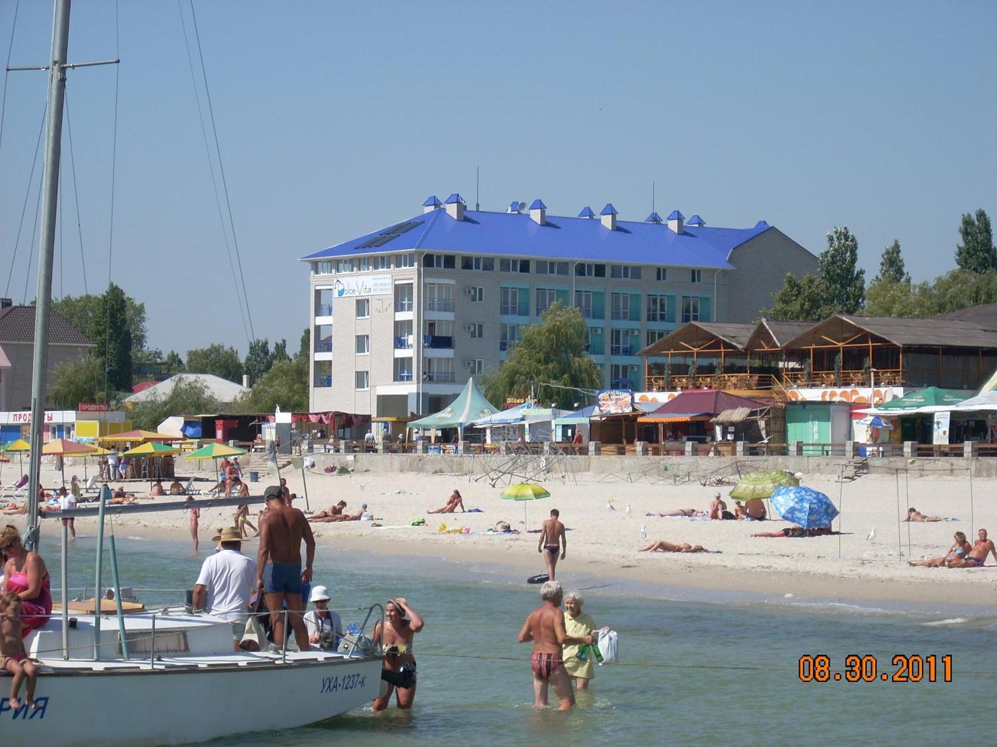 Dolce Vita Resort Hotel Zaliznyy Port Ngoại thất bức ảnh