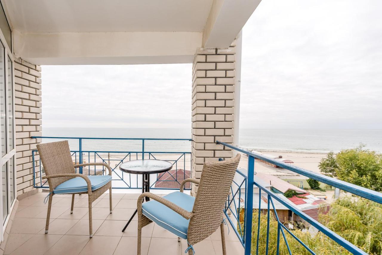 Dolce Vita Resort Hotel Zaliznyy Port Ngoại thất bức ảnh