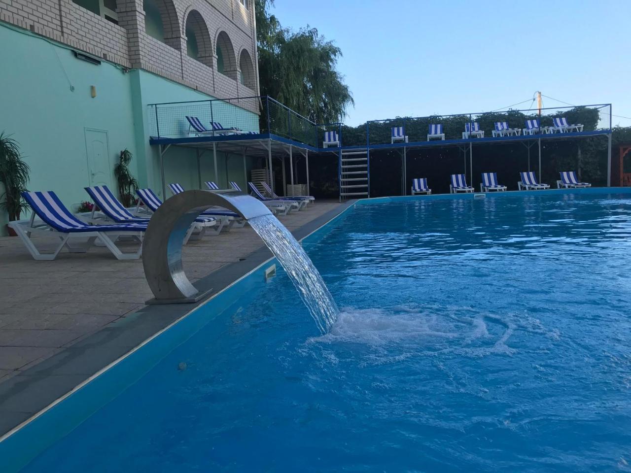 Dolce Vita Resort Hotel Zaliznyy Port Ngoại thất bức ảnh
