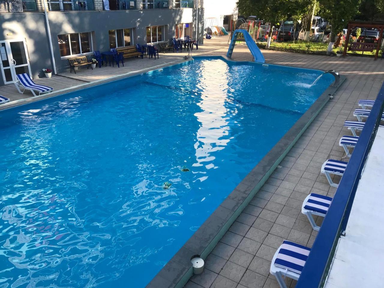 Dolce Vita Resort Hotel Zaliznyy Port Ngoại thất bức ảnh